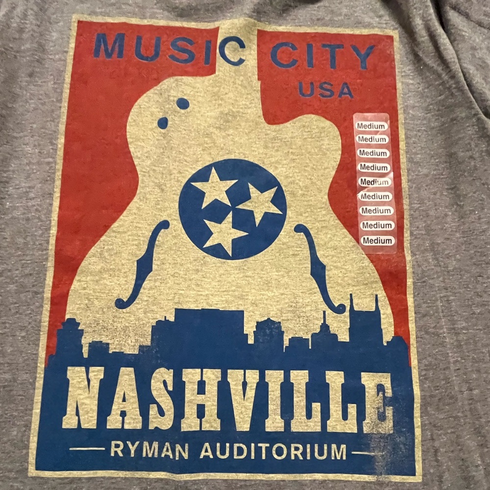 Sportiqe Graphic T-Shirt from the Ryman Auditorium Nashville, Tennessee 🤠🎸⭐️